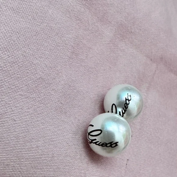 Vintage Guess Pearl earings - Picture 6 of 7